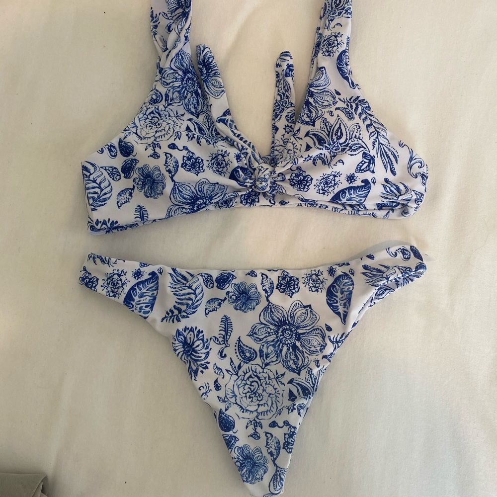 Swimsuit! Medium!